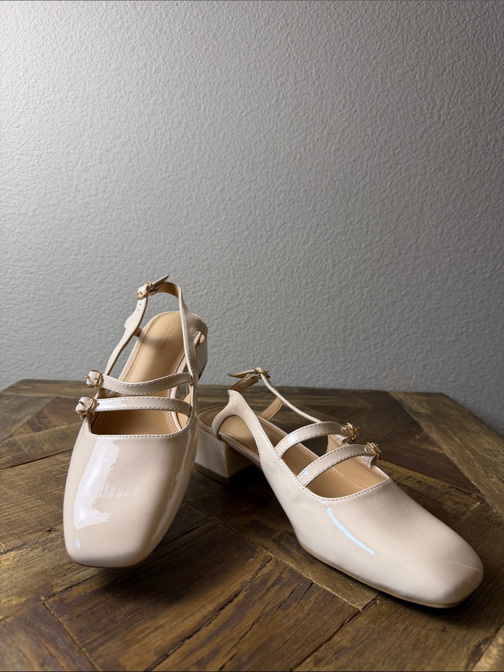 Size 8 CoutgoWomen's Cream Patent Square-Toe Slingback Mules with Double Straps